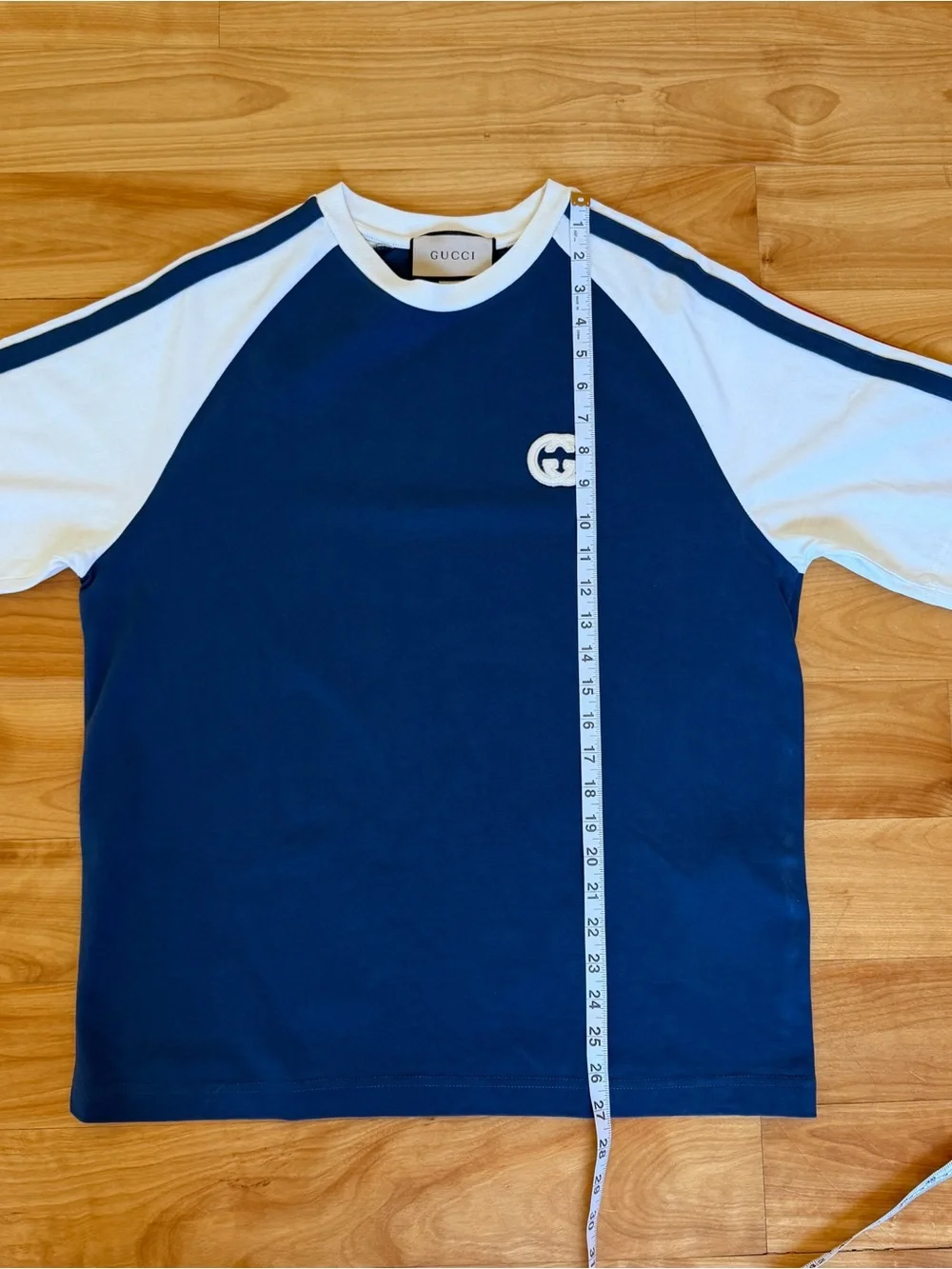 Gucci Men's Navy and White Raglan Logo T-Shirt size Medium